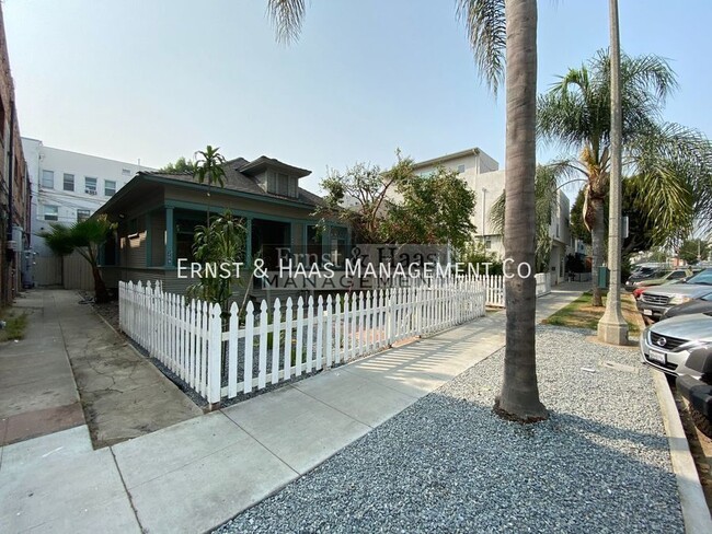 Building Photo - Lovely 2 Bedroom House Just Steps From Fin...