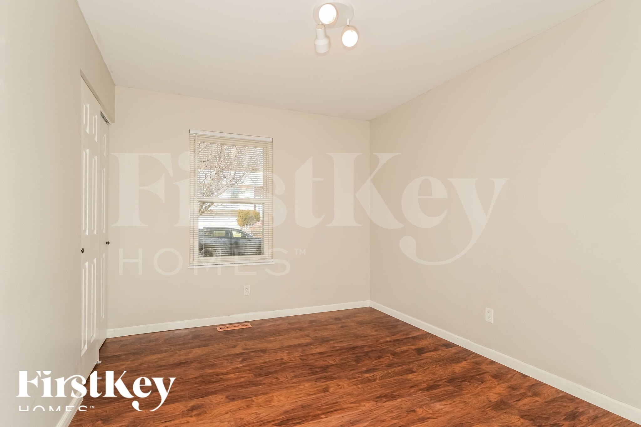 Building Photo - 706 Boca Chica Dr