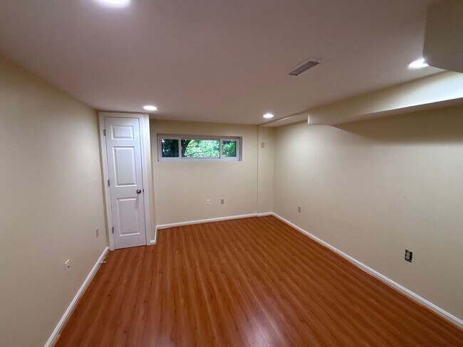 Building Photo - COMING SOON - Beautiful and spacious 4Bed/2Bath Rambler in Rockville!