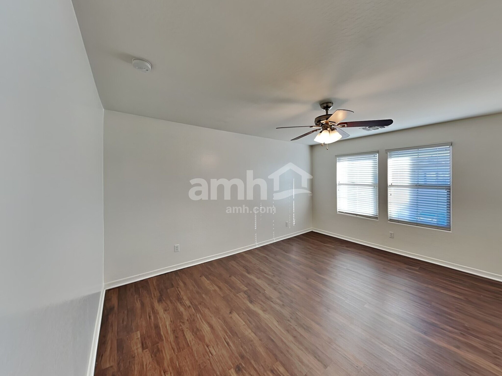 Building Photo - 11054 E Stearn Ave