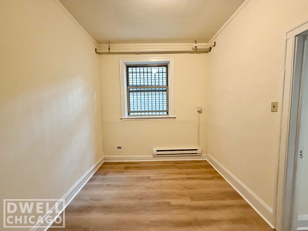 Building Photo - 2530 N Sawyer Ave