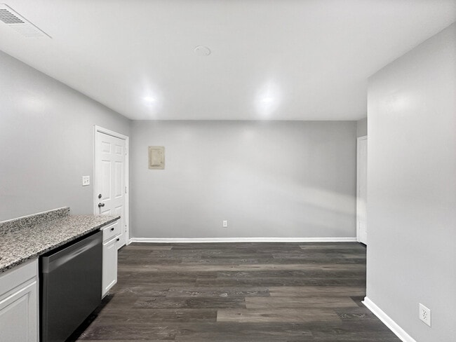 Building Photo - 4344 Roberton Ave