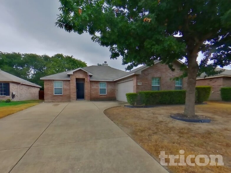 Building Photo - 2506 Eastwood Dr