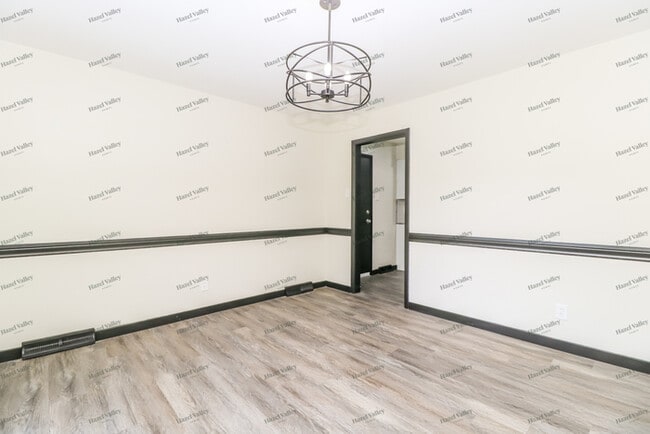 Building Photo - 7020 Lakeside Hills Dr