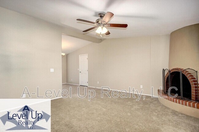 Building Photo - 7532 N Rasmussen Ave