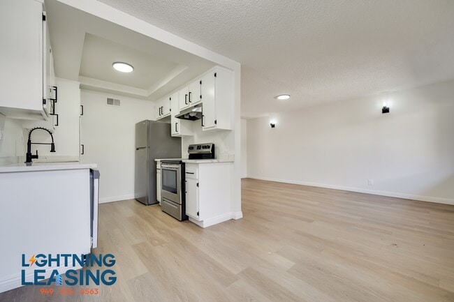 Building Photo - 14632 Magnolia-204D
