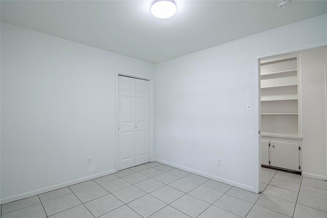 Building Photo - 604 Hayman St