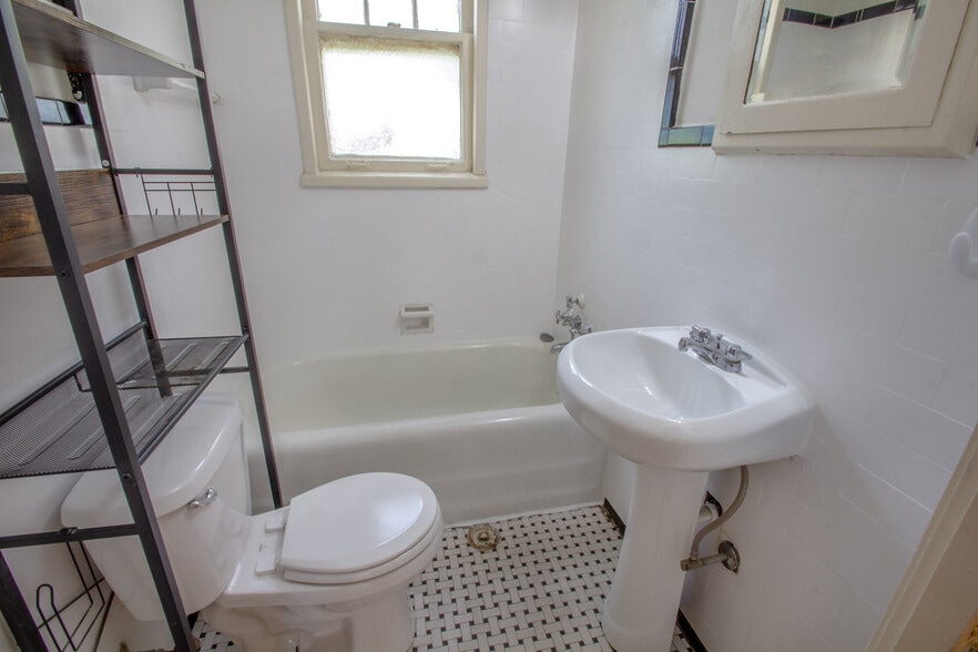 Building Photo - 428 S Trenton Ave