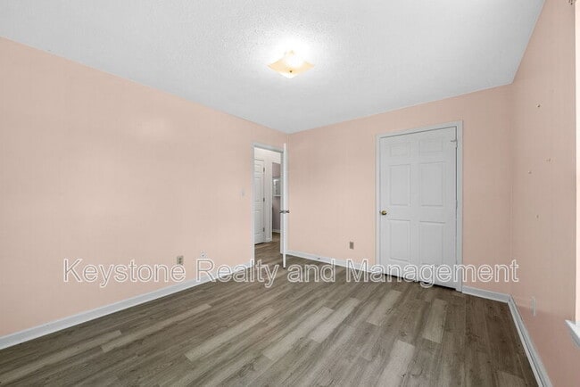 Building Photo - 405 Eddy St