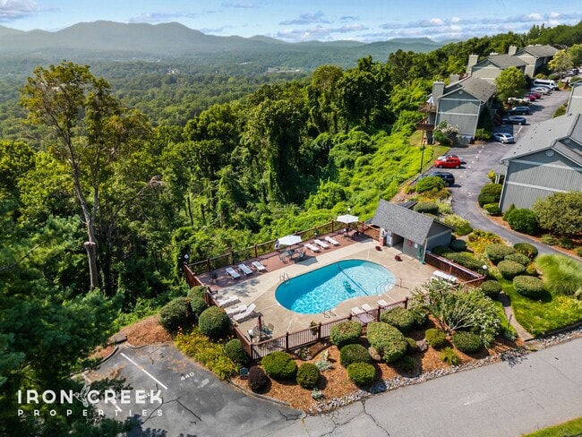Building Photo - Two-bedroom Condo with Mountain Views near...