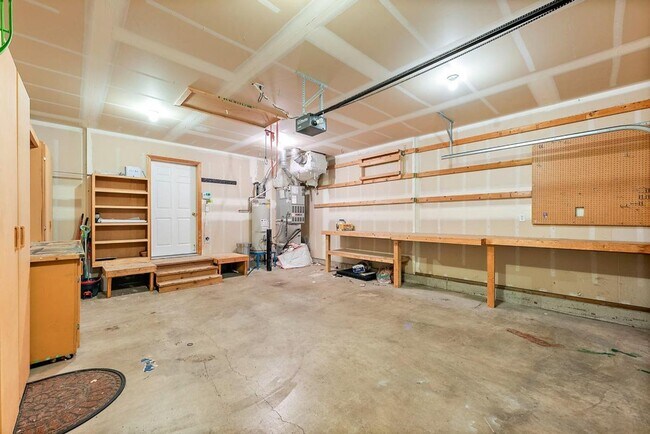 Building Photo - Spacious 4-Bedroom Olympia Home with A/C, ...