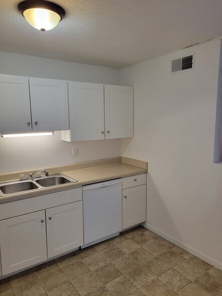 Building Photo - 500 Oxcart Rd