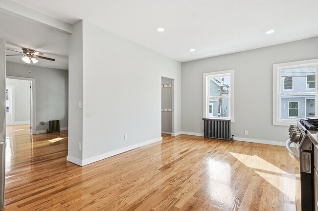 Building Photo - 116 Coburn St