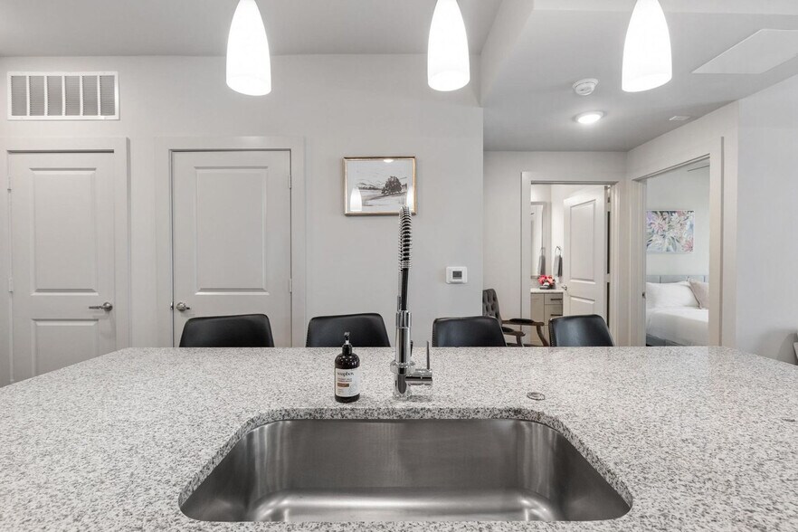 Building Photo - 5820 1/2 Cameron Rd