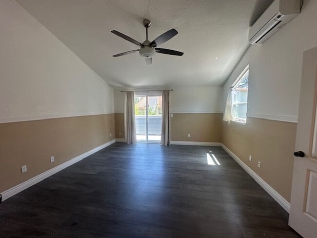 Building Photo - 3 Bed/2 Bath- Beautifully Updated Townhome...