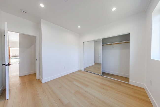 Building Photo - 1259 S Longwood Ave