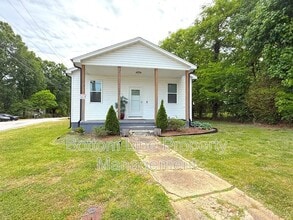 Building Photo - 641 Central Dr NW
