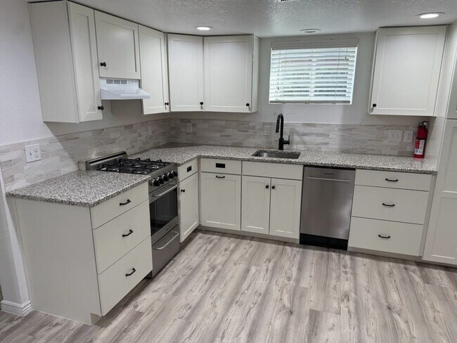 Building Photo - Wonderful updated basement apartment - Available NOW!