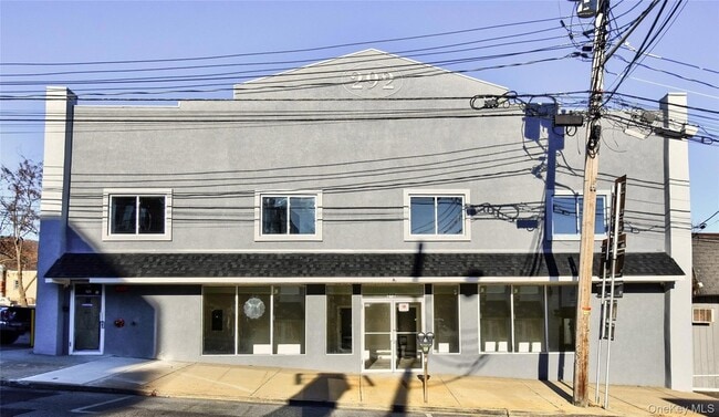 Building Photo - 292 Main St