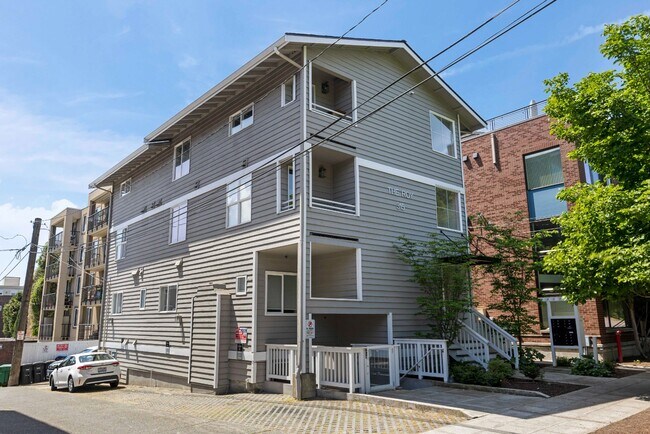 Building Photo - Modern 2BR Apartment in Prime Queen Anne Location