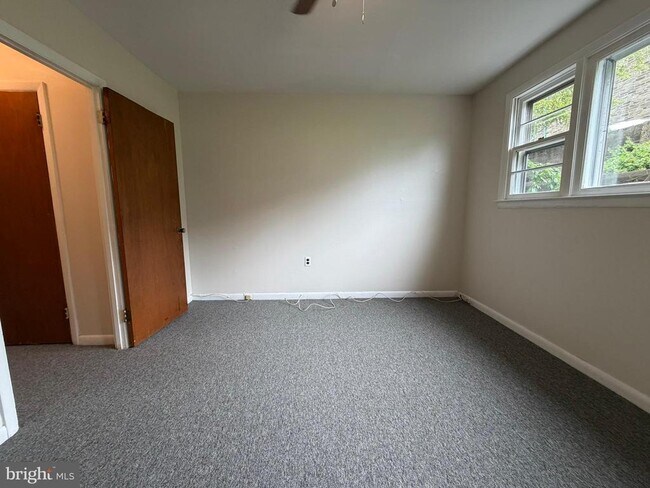Building Photo - 117 Elm Ave