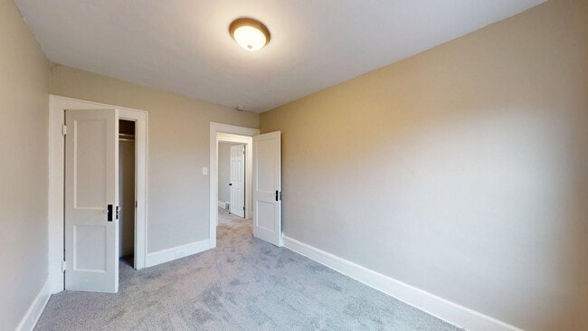 Building Photo - Edgewater Neighborhood - 3 bedroom - 2 Bat...
