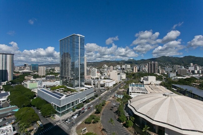 Building Photo - 909 Kapiolani Blvd