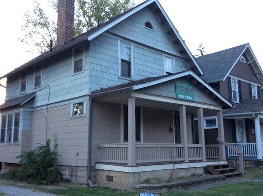 Building Photo - 3 bedroom 1 bath single family home in northwest campus.