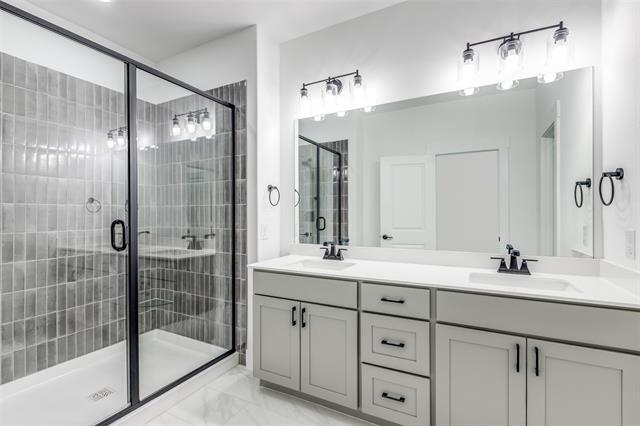 Building Photo - 2558 Campden Mews