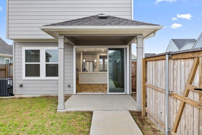 Building Photo - 303 Elm Br Trl