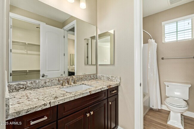 Building Photo - 4322 S Gardenia Dr