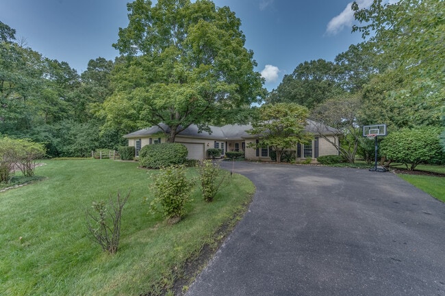 Building Photo - 145 Pine Tree Ln