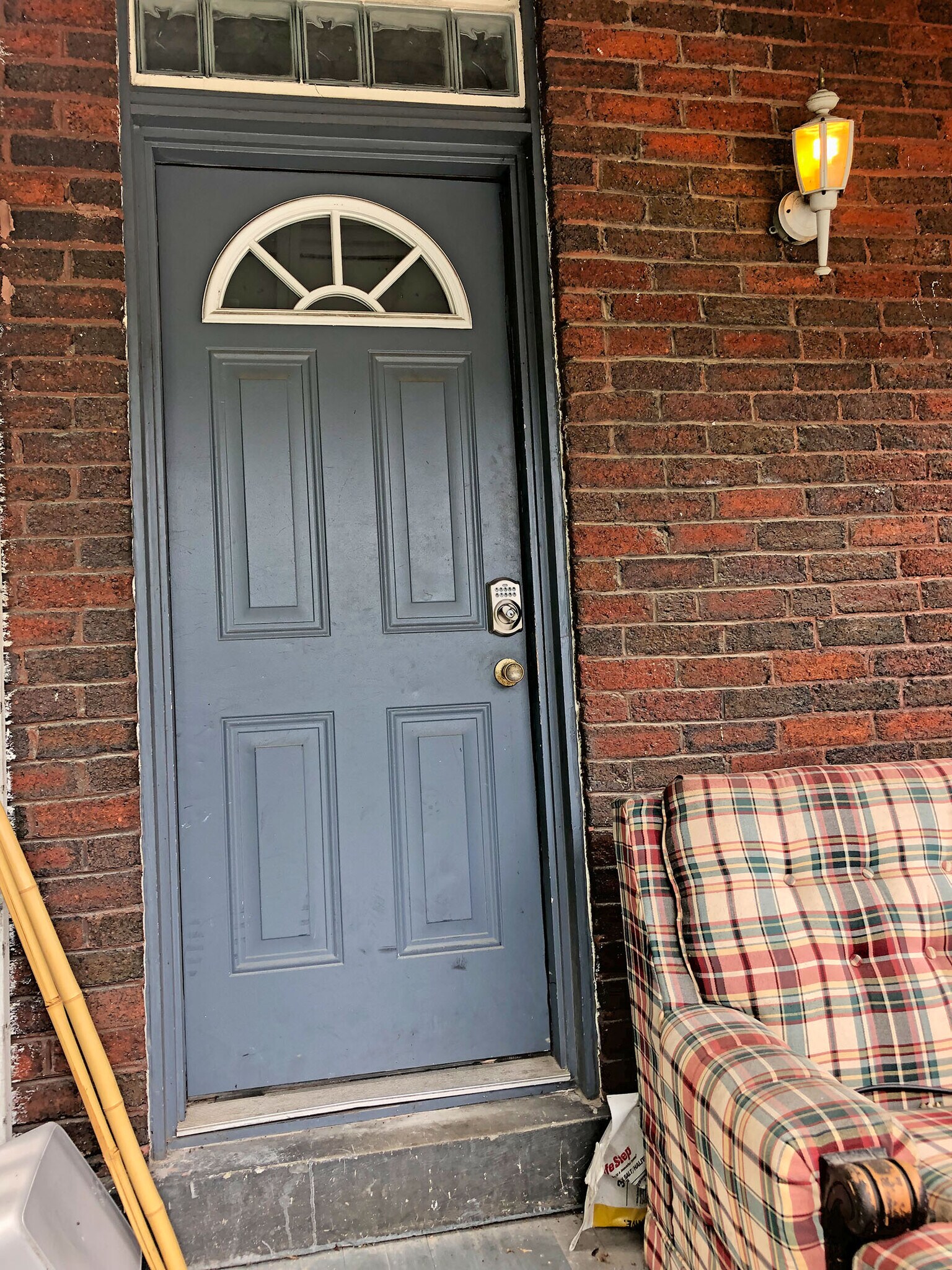 View of the rear entry door from the parking lot - 374 E Oakland Ave