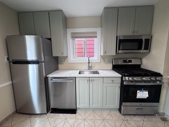 Building Photo - 380 Park Ave