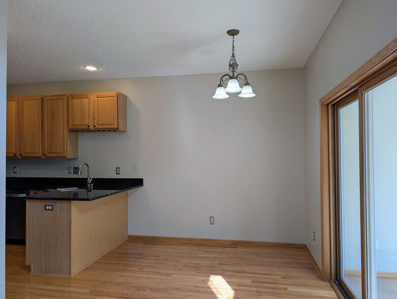 Building Photo - 594 Sutherland Dr