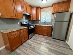 Building Photo - 5725 Woodleigh Dr