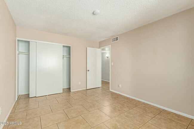 Building Photo - 5948 N 48th Ave