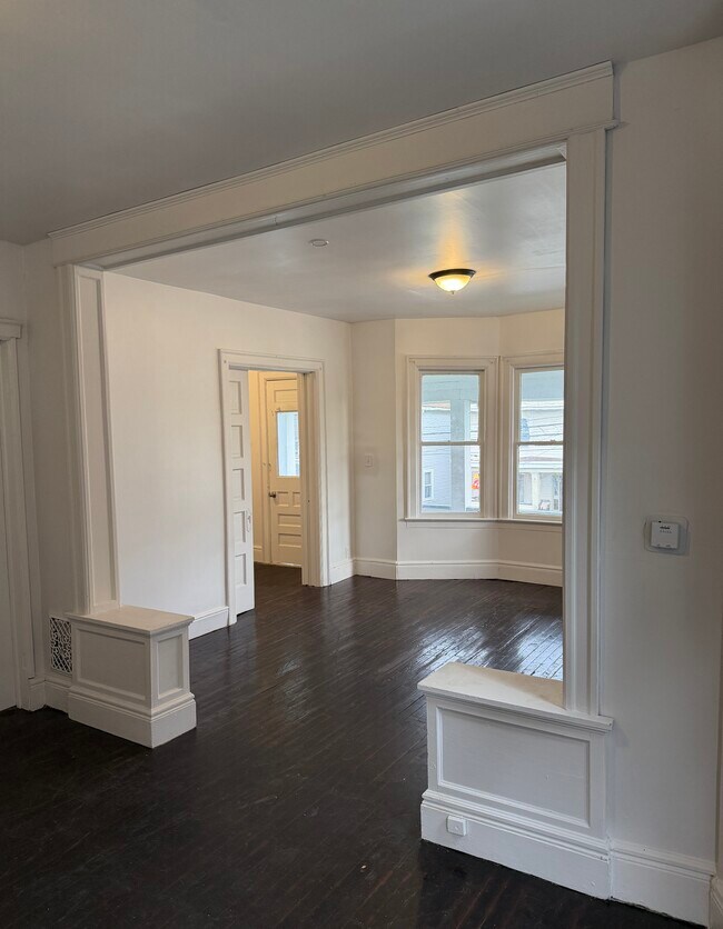 Building Photo - 108 Macamley St