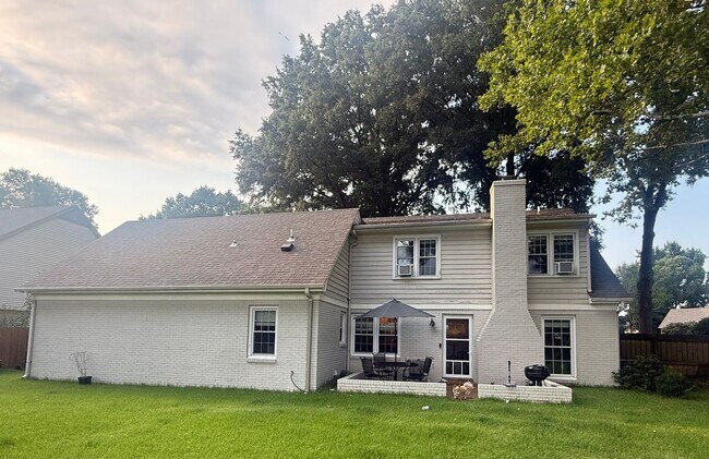 Building Photo - 4 bedroom, 2.5 bath home over 2600 square feet near Farmington Elementary School