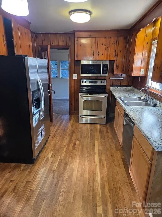 Building Photo - 4520 Holbrook Dr