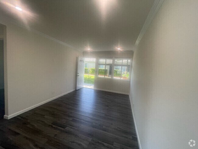 Building Photo - 1669 N Hollywood Way