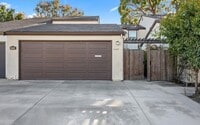 Building Photo - Beautiful 3 bedroom, 2.5 Bath Home.