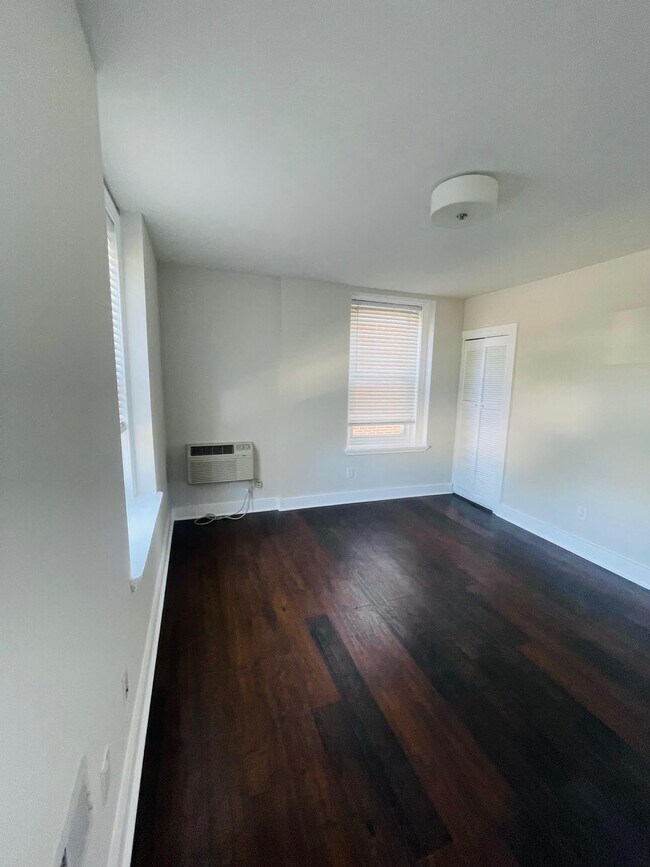 Building Photo - 430 S Matlack St