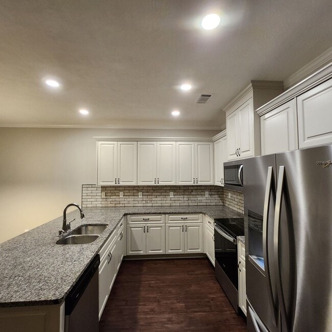 Building Photo - 5117 Heathbrook Dr