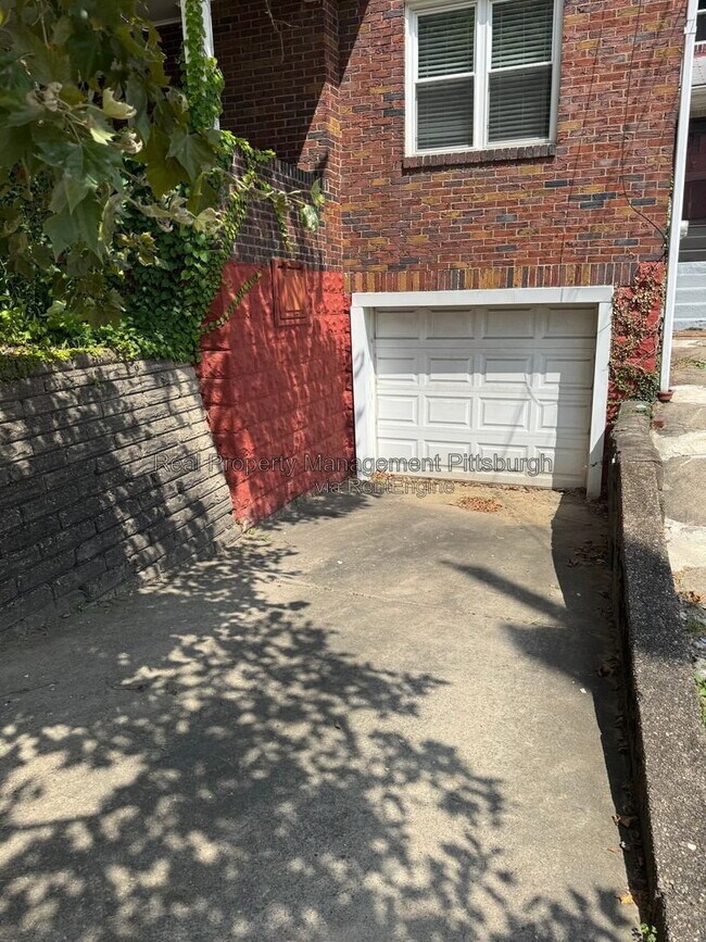 Building Photo - 2819 Morlock St