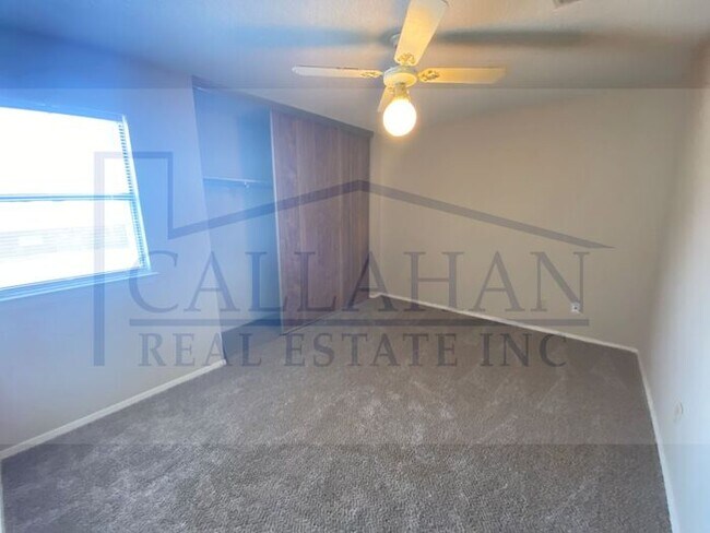 Building Photo - Sherwood 2 Bedroom Town Home