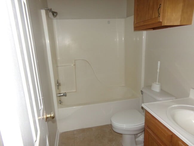 Building Photo - 901 Cook St