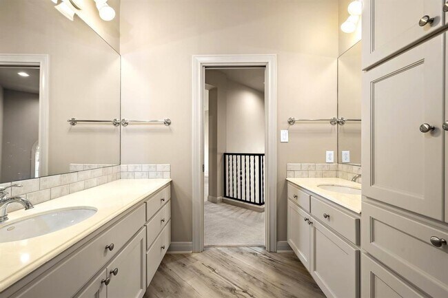 Building Photo - 3508 Red River St