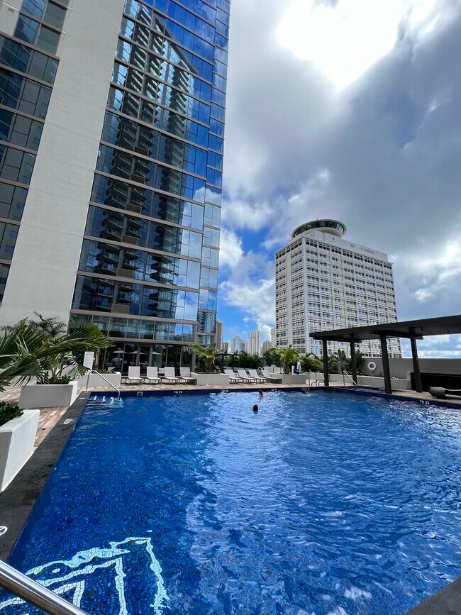 Building Photo - 1388 Kapiolani Blvd