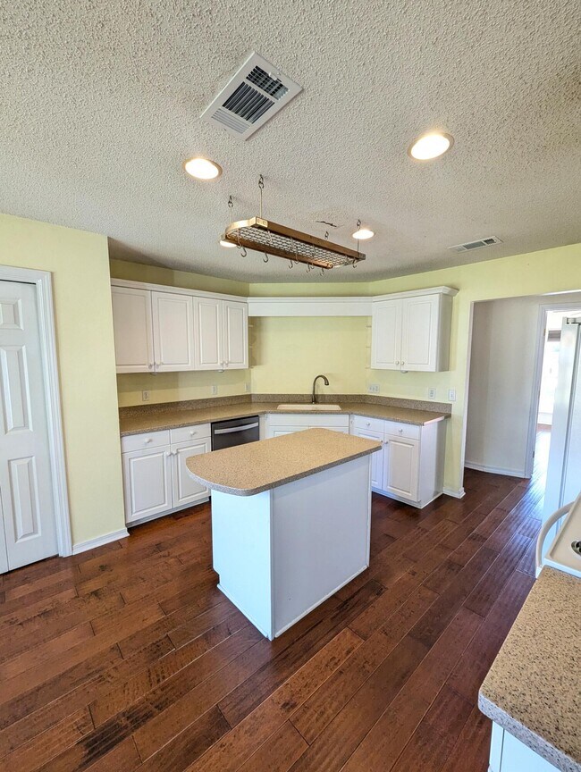 Building Photo - 7300 Rexford St